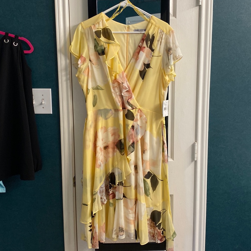 V-neck lightweight floral dress